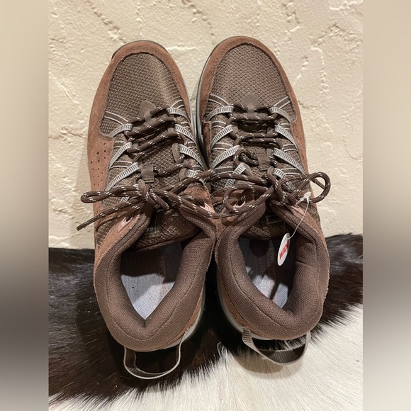 NEW BALANCE Women’s Brown Hiking Walking Shoes - wide fit - Picture 6 of 11